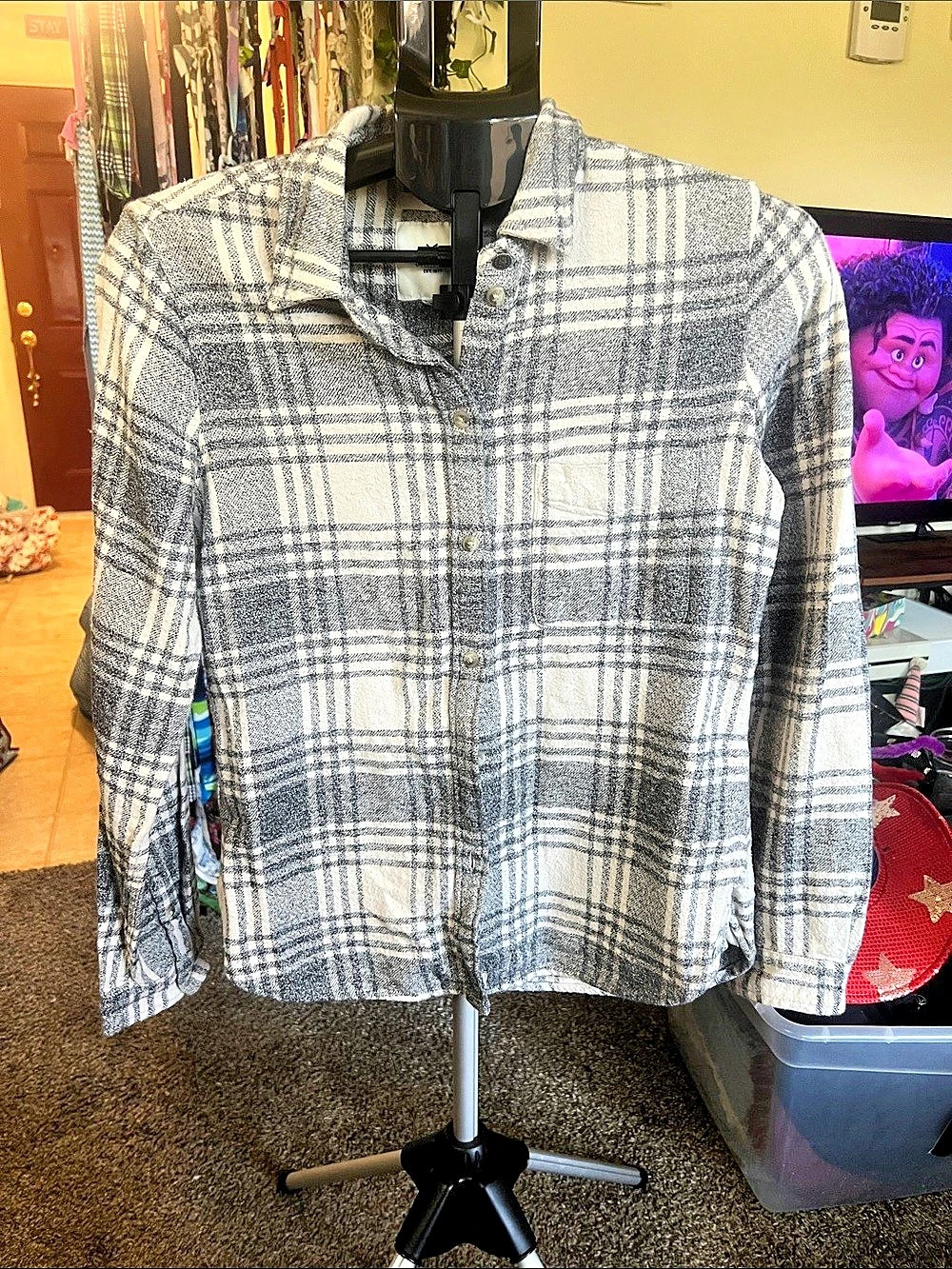 American Eagle Outfitters Plaid Slim Fit Button Down in Gray & White